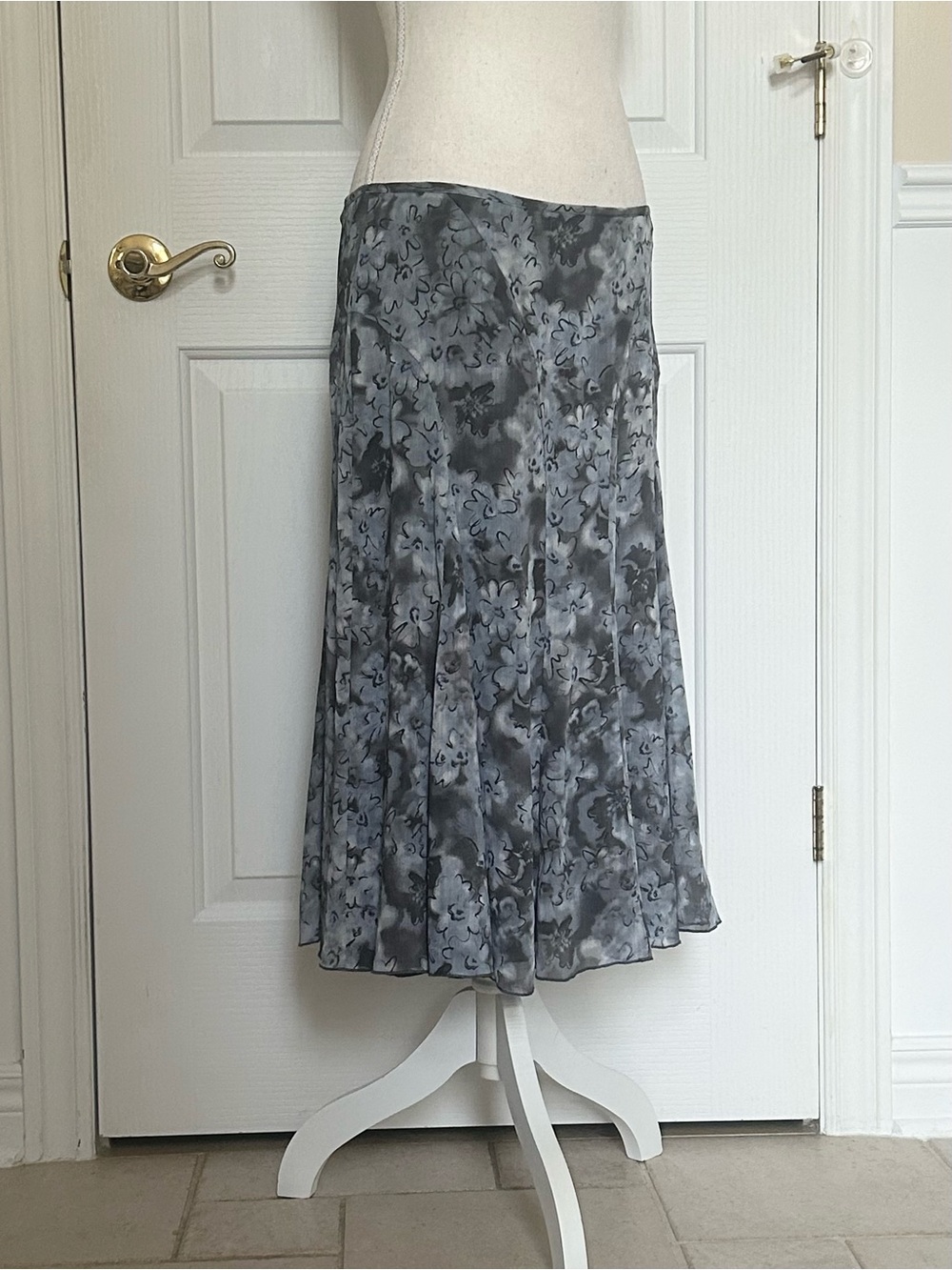 REITMANS Gray and Blue Floral A-Line Midi Skirt, Size 9